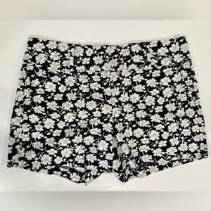 ANN TAYLOR SIGNATURE SHORT NAVY BLUE FLORAL SHORTS SIZE 8
